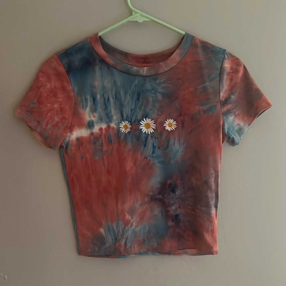 Charlotte Russe pink and blue t shirt with daisies on the front. Size small